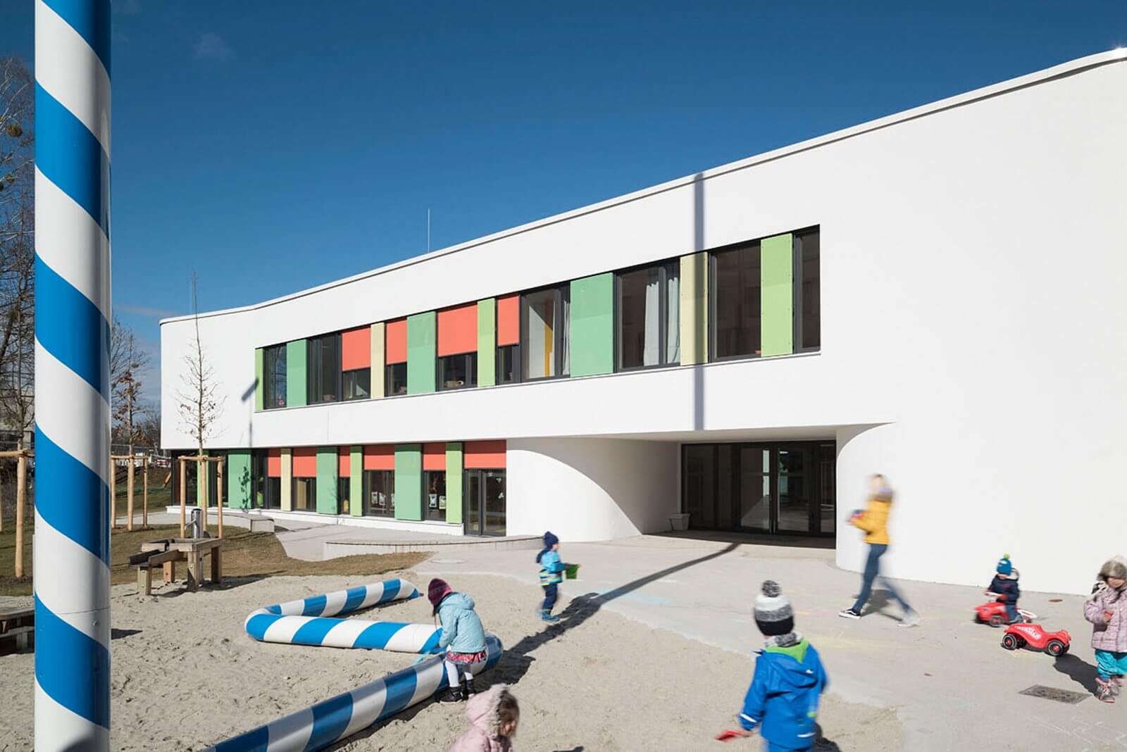 Maiwurm Haus Fuer Kinder 2017 Tim Bennett 02 3